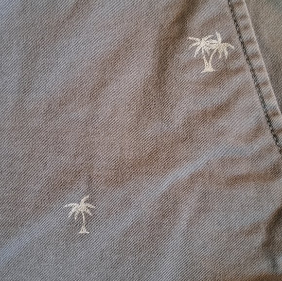 Old Navy Ultimate Slim Gray Shorts With White Palm Trees Men's Size 34 - Picture 6 of 7